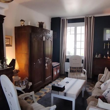 Une Chambre En Ville Domfront  Esterno foto