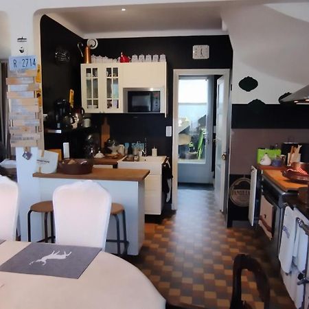 Une Chambre En Ville Domfront  Esterno foto